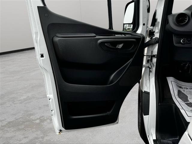 Used 2021 Mercedes-Benz Sprinter 1500 image 11