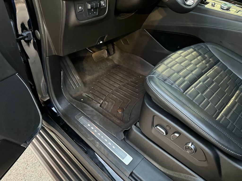 Used 2023 Cadillac Escalade ESV Sport Platinum w/ LPO, ONYX Package AWD/4WD image 21