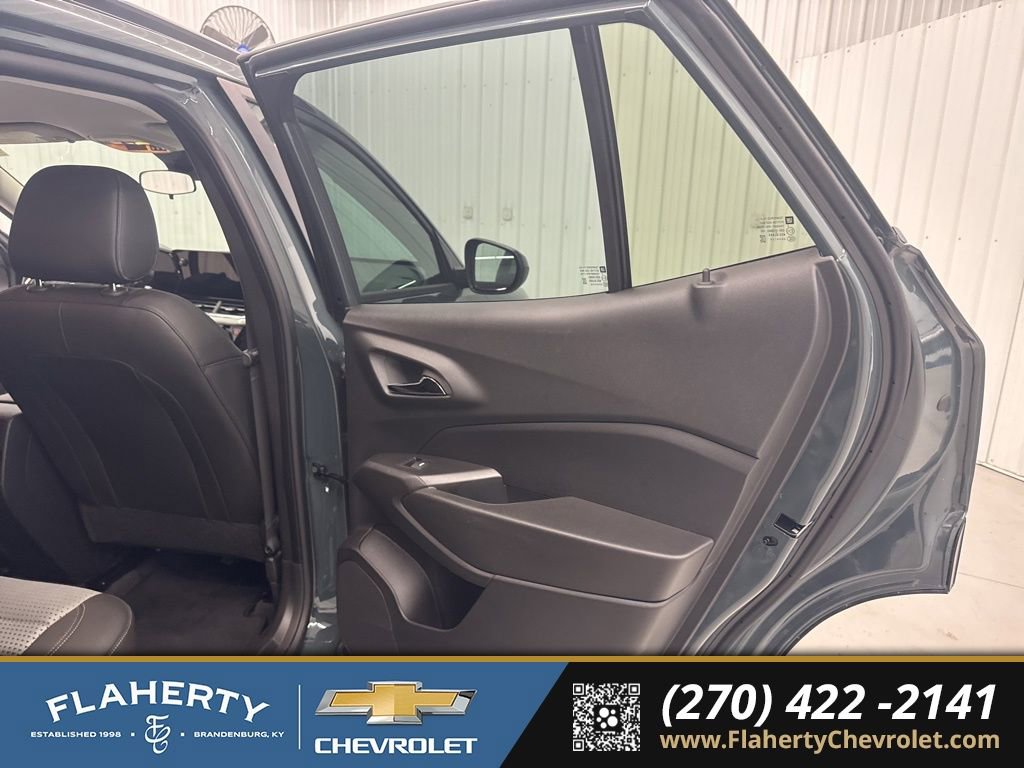Used 2025 Chevrolet Trax LT w/ Driver Confidence Package image 14