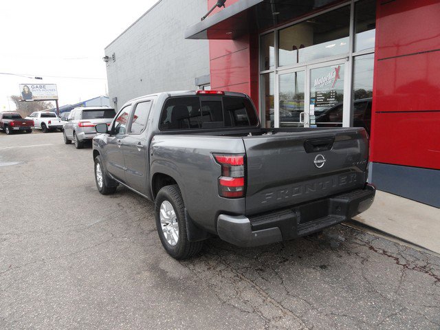 Used 2022 Nissan Frontier SV image 3
