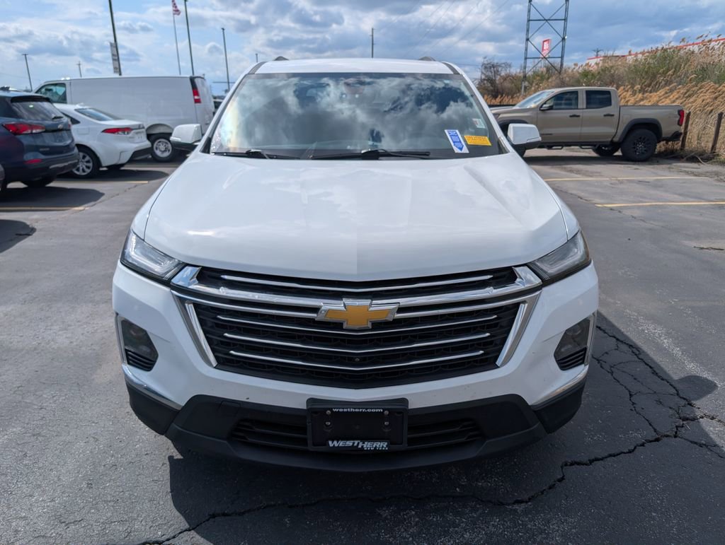 Used 2023 Chevrolet Traverse LT w/ Rear Camera Mirror Package image 2