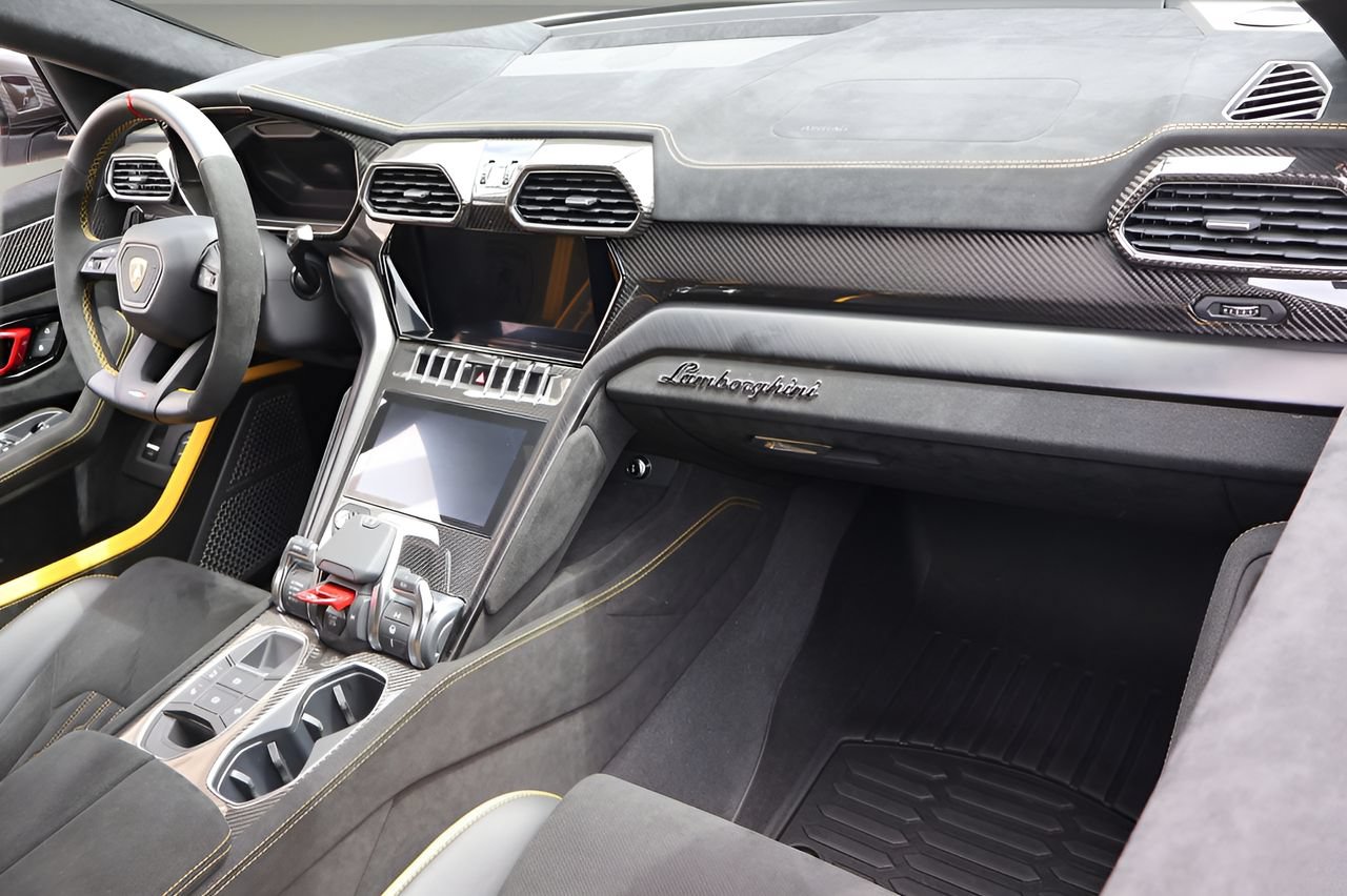 Used 2024 Lamborghini Urus Performante AWD/4WD image 17