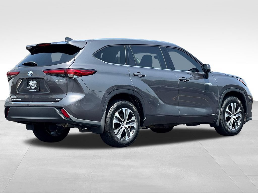 Used 2021 Toyota Highlander XLE AWD/4WD image 7