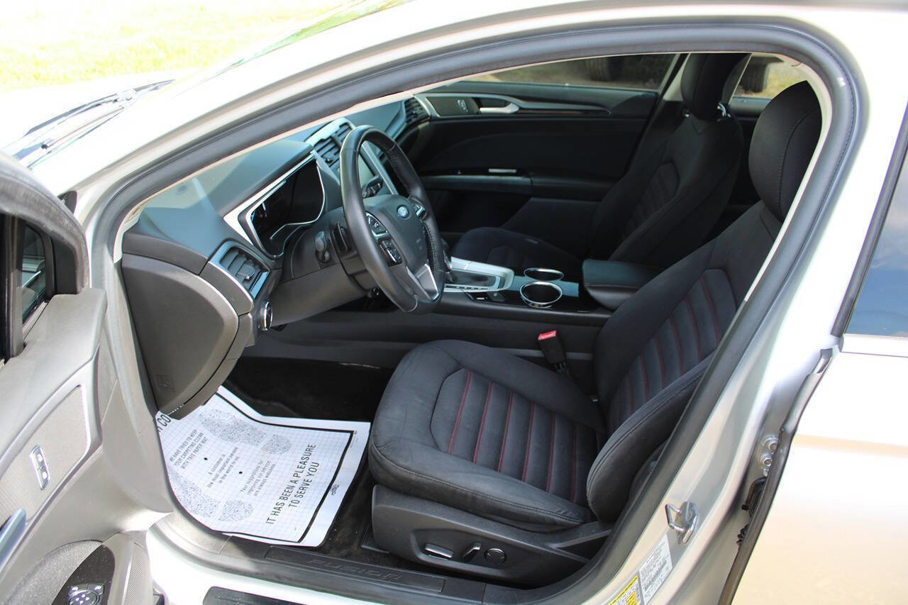 Used 2013 Ford Fusion SE image 15