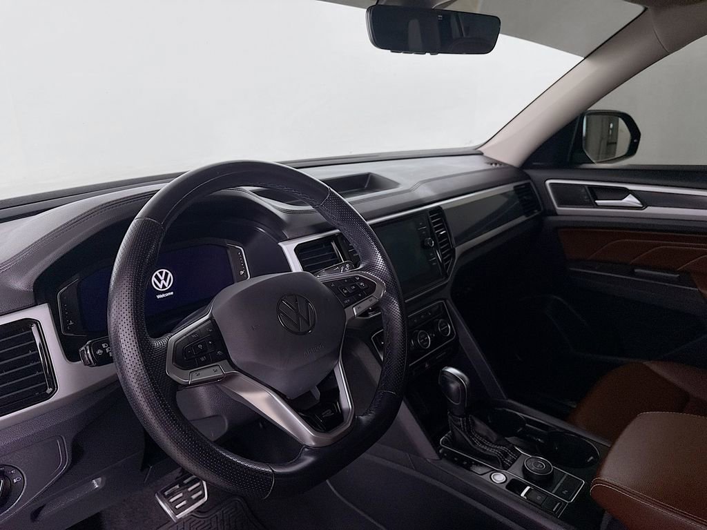 Used 2023 Volkswagen Atlas SEL R-Line image 9