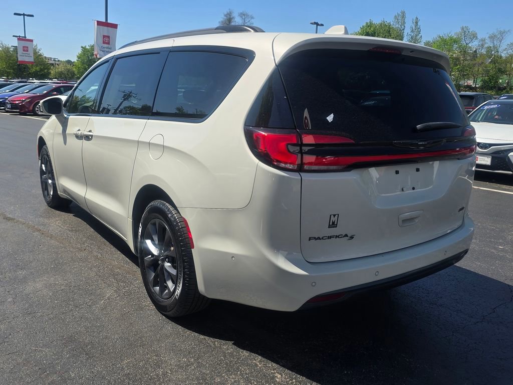 Used 2021 Chrysler Pacifica Touring-L w/ Premium & Safety Sphere Group AWD/4WD image 5