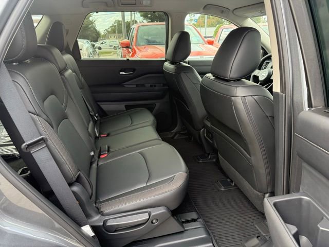 New 2025 Nissan Pathfinder SL w/ Black Appearance Package image 27