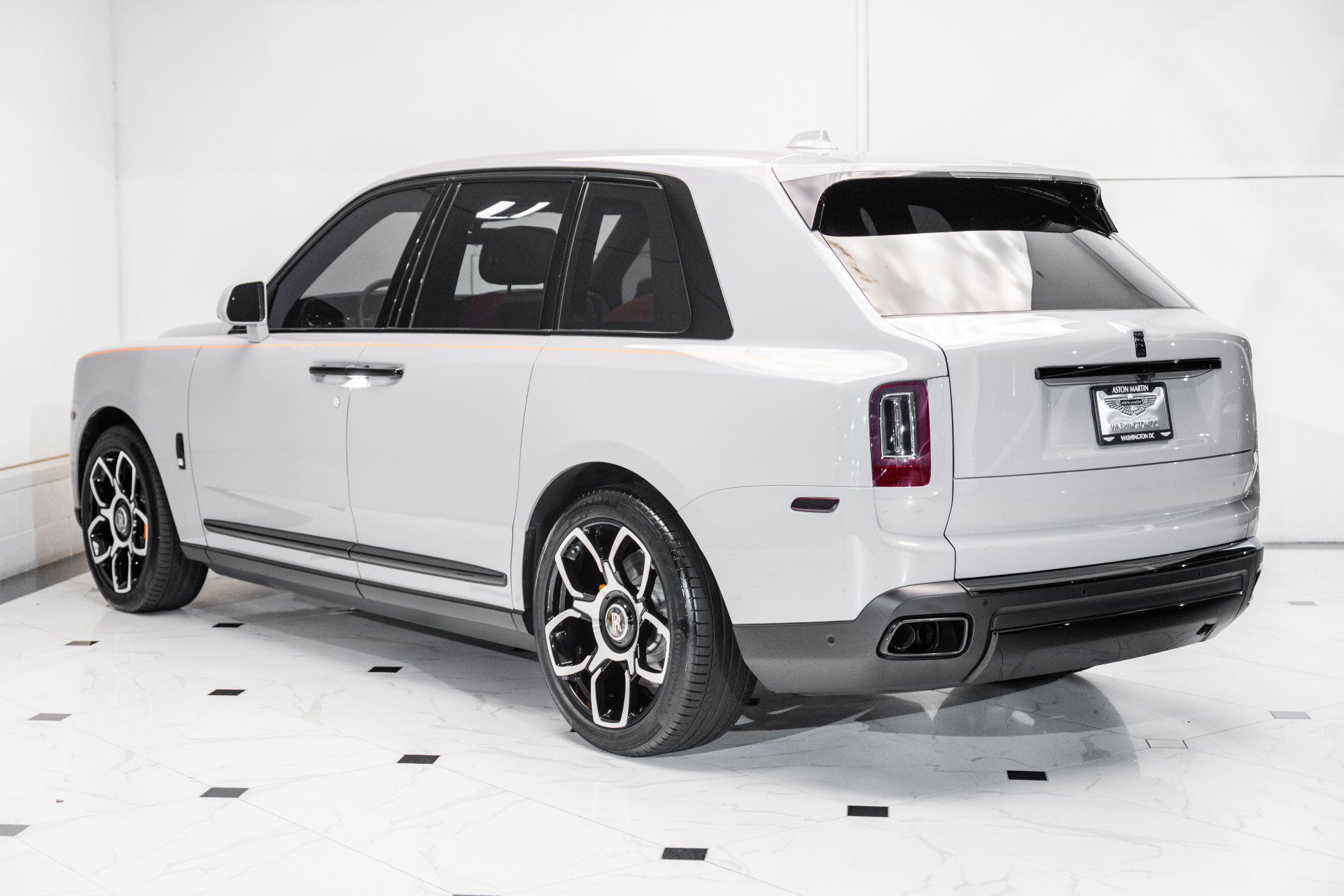 Used 2022 Rolls-Royce Cullinan w/ Dark Exterior Package image 7