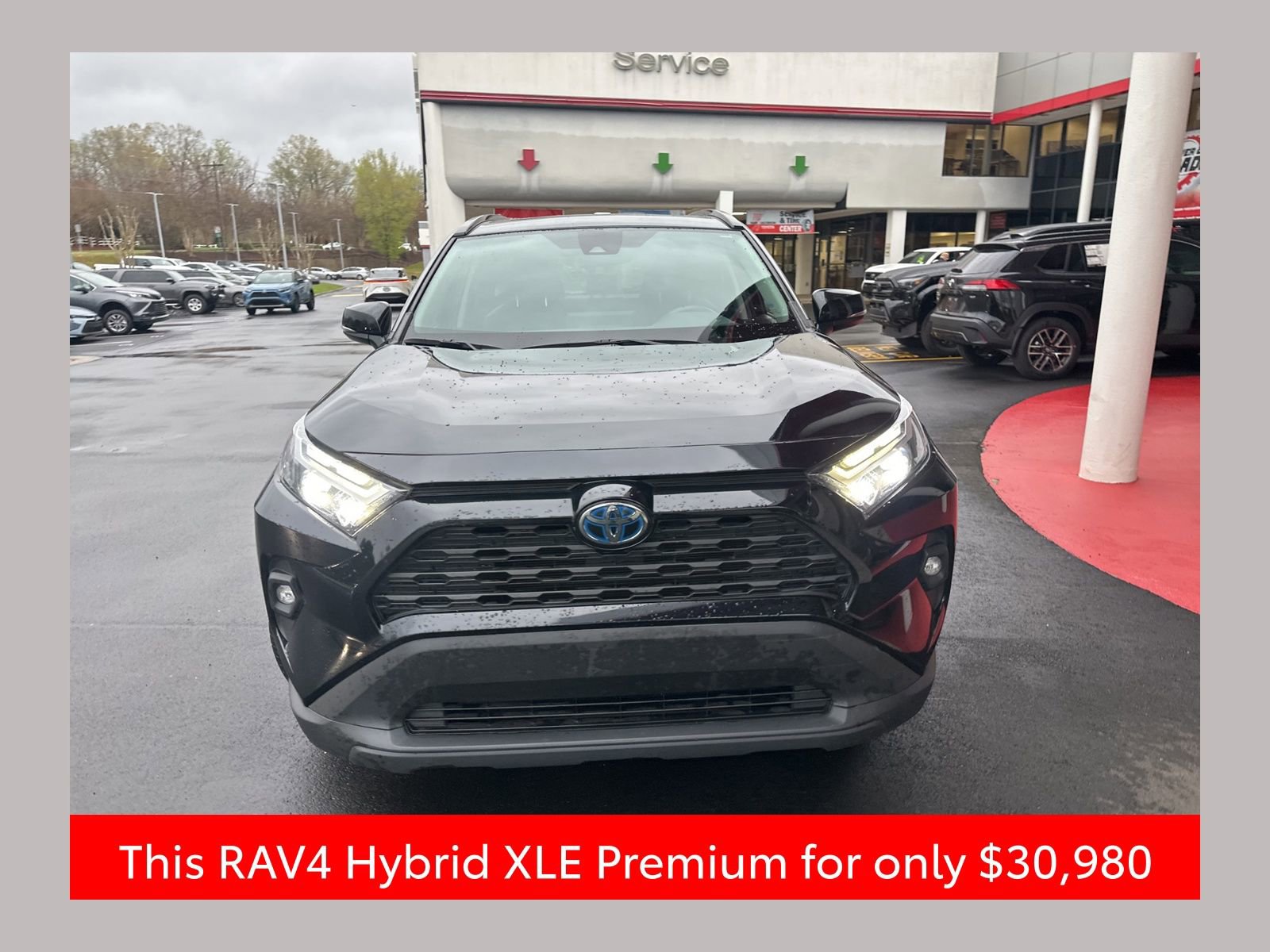 Used 2022 Toyota RAV4 XLE Premium image 1