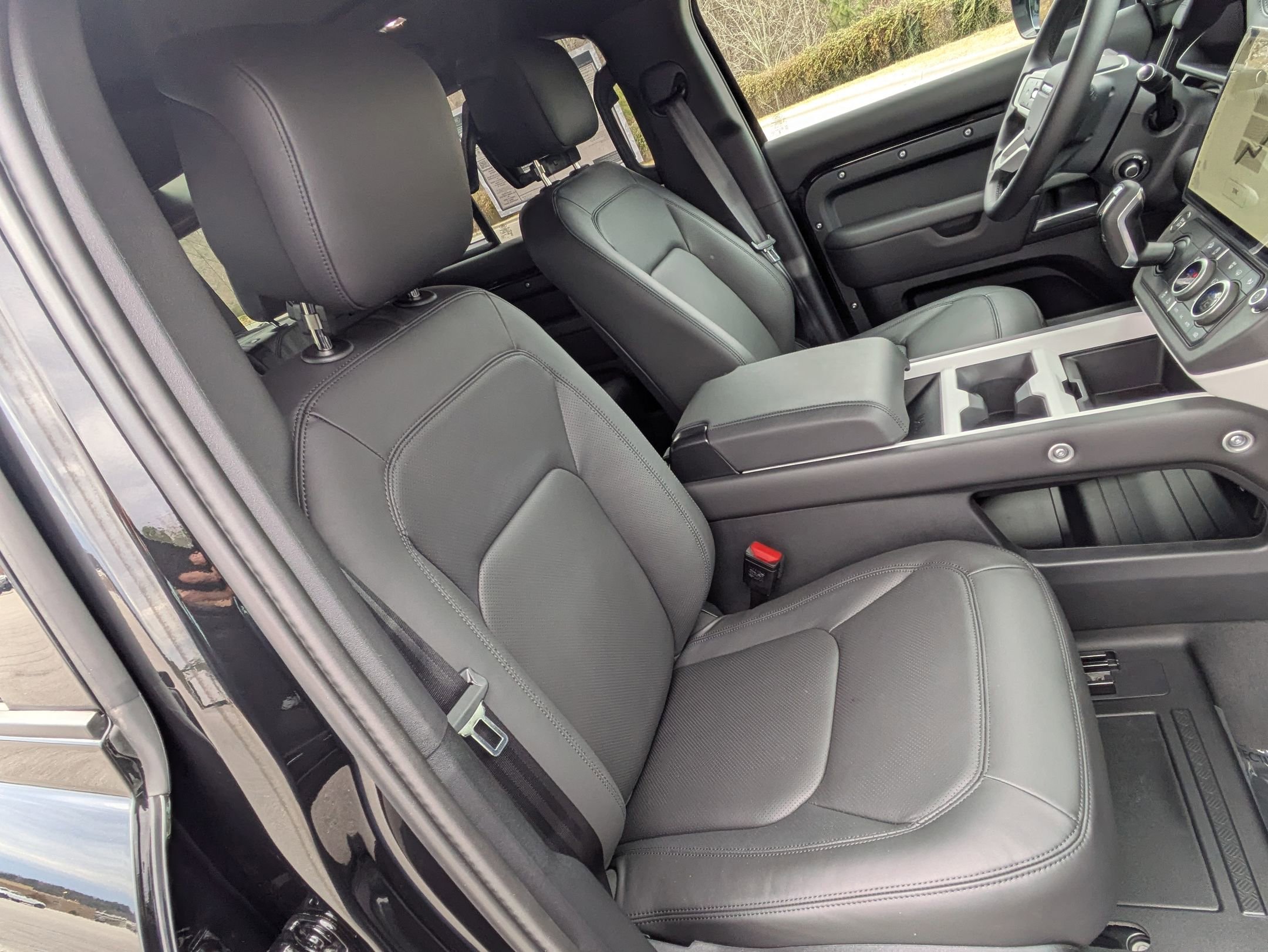 New 2026 Land Rover Defender 110 X-Dynamic SE image 31