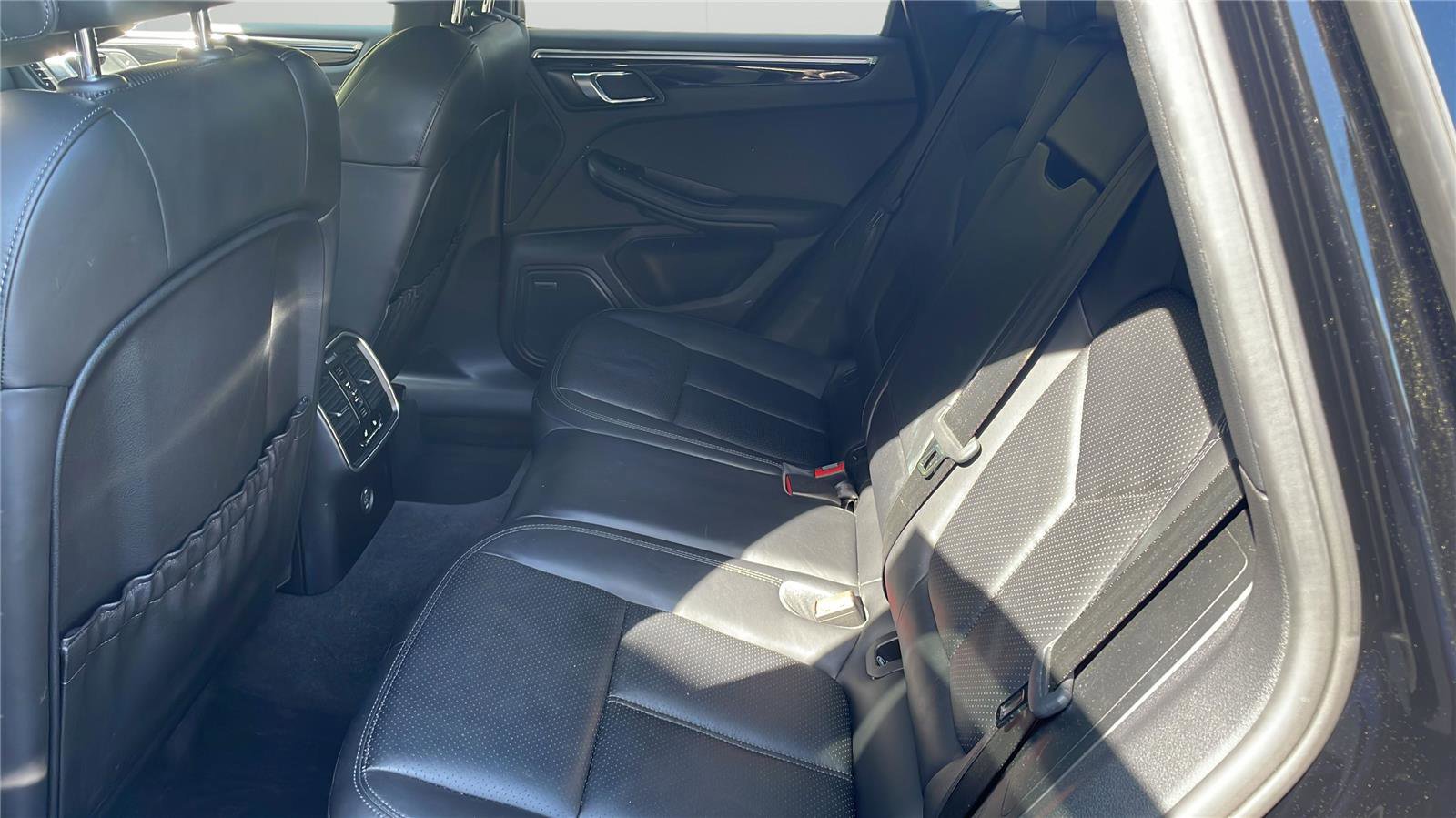 Used 2017 Porsche Macan image 11