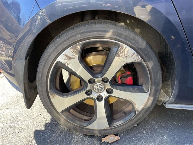 Used 2017 Volkswagen GTI SE image 9