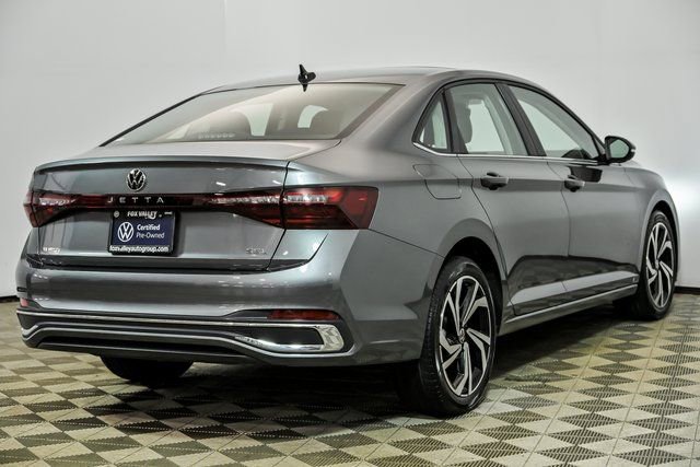 Certified 2025 Volkswagen Jetta SEL image 7