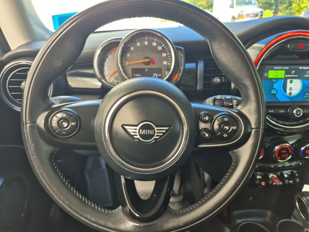 Used 2019 MINI Cooper 2-Door Hardtop w/ Signature Upholstery Package image 14