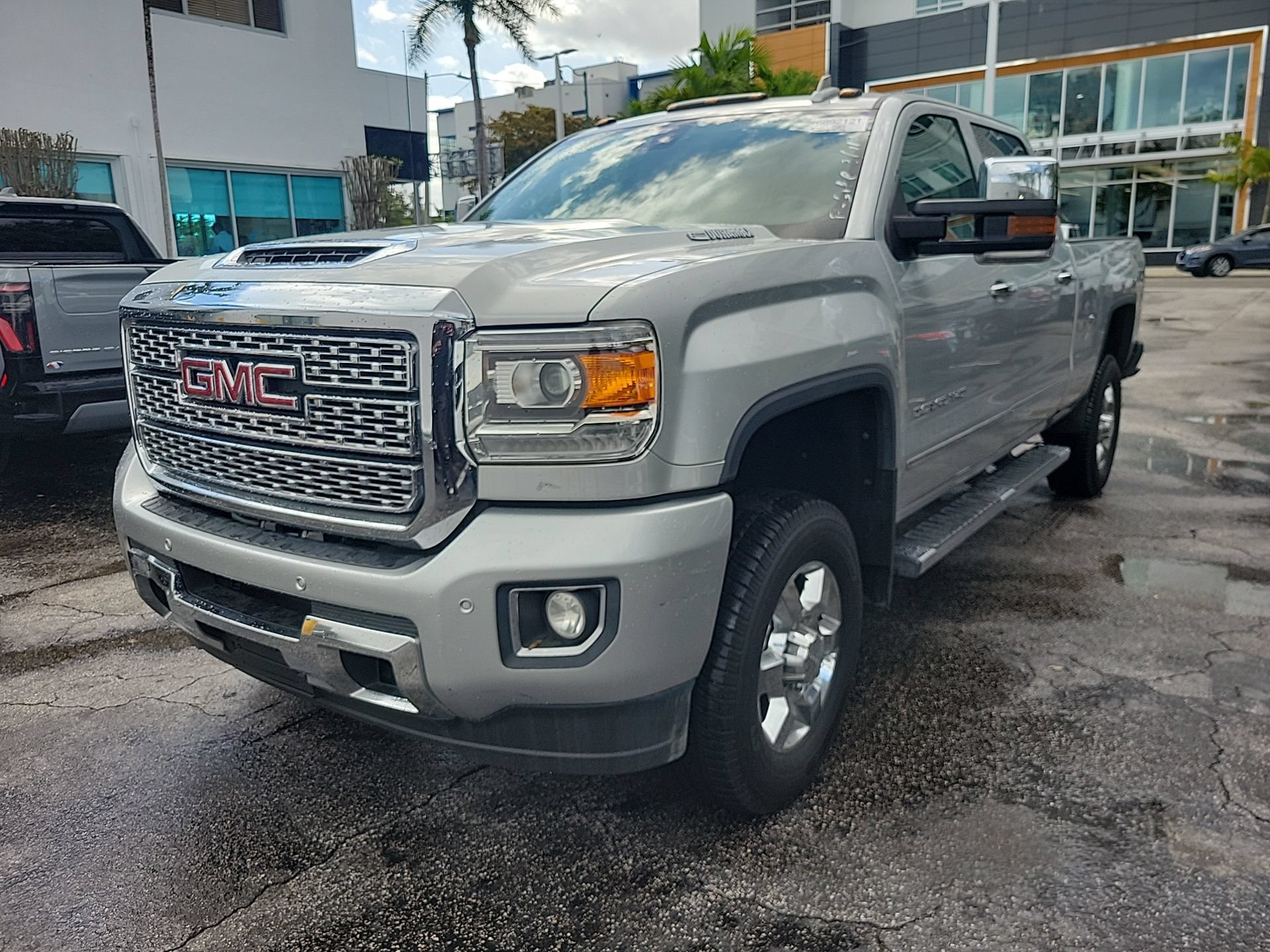 Used 2018 GMC Sierra 2500 Denali w/ Duramax Plus Package AWD/4WD image 1