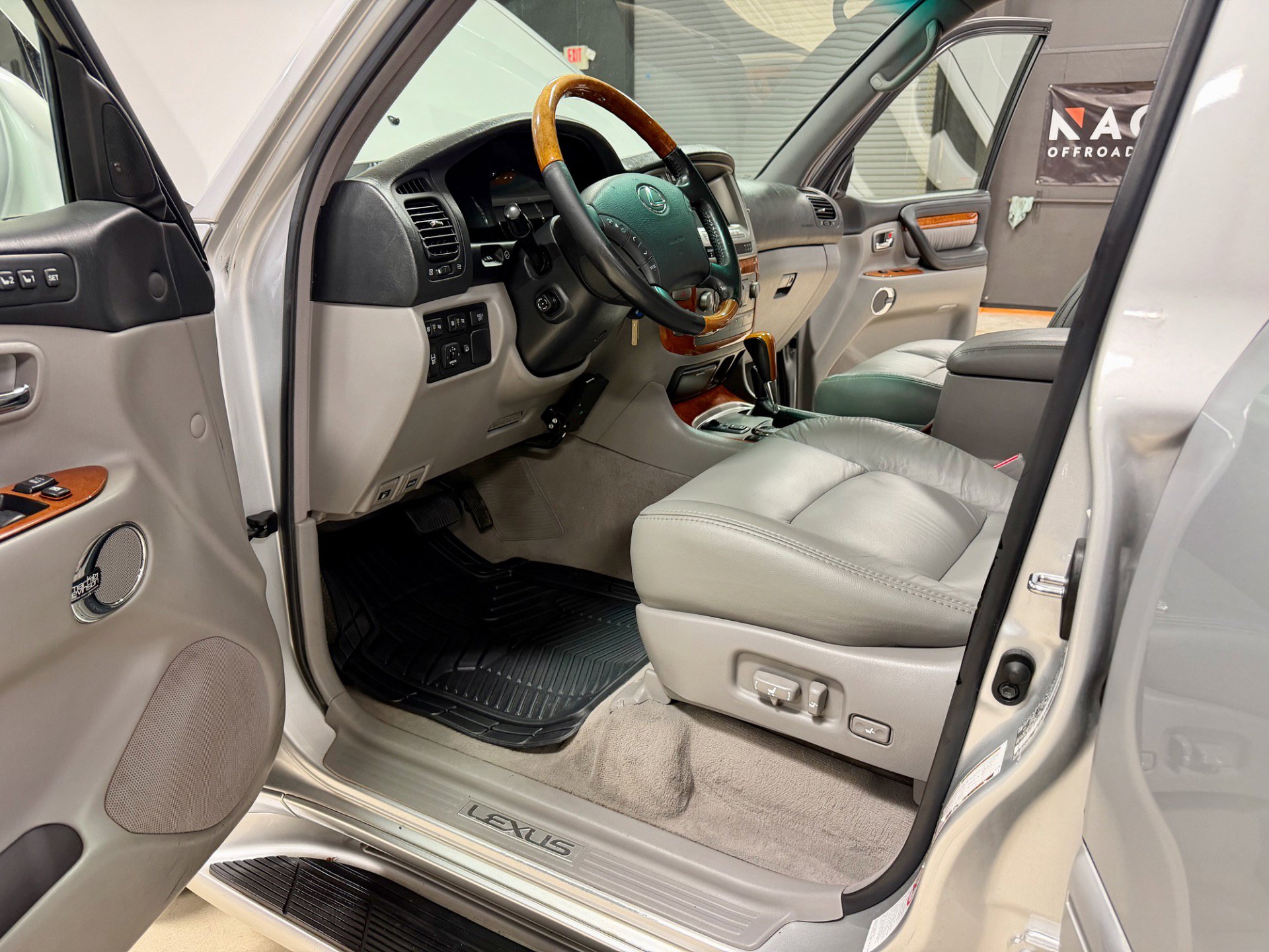 Used 2007 Lexus LX 470 4WD image 22