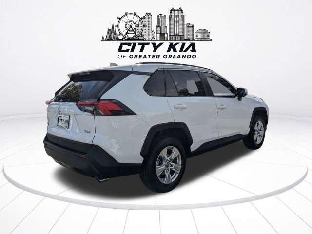 Used 2021 Toyota RAV4 XLE w/ Convenience Package FWD image 9