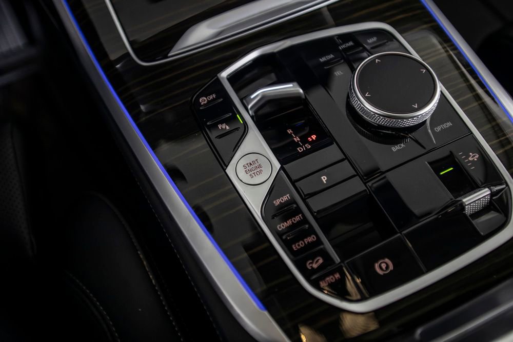 Used 2024 BMW X7 xDrive40i w/ Parking Assistance Package image 33