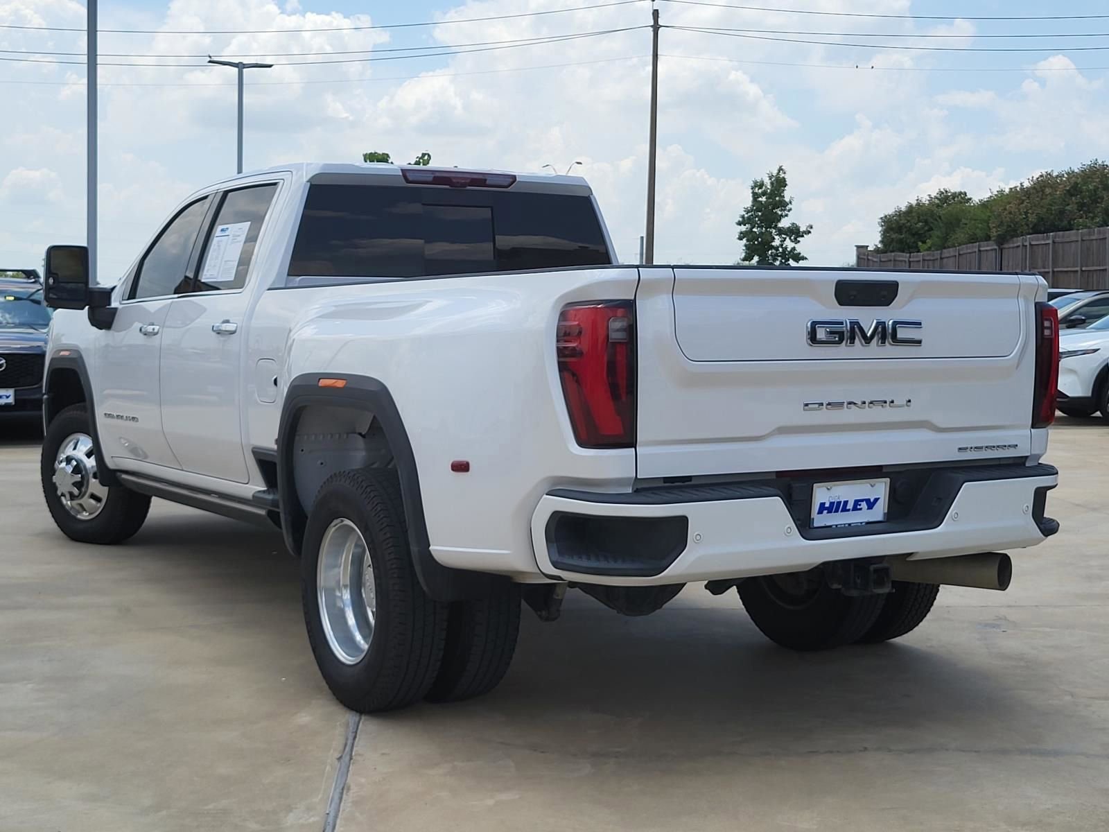 Used 2024 GMC Sierra 3500 Denali Ultimate AWD/4WD image 3