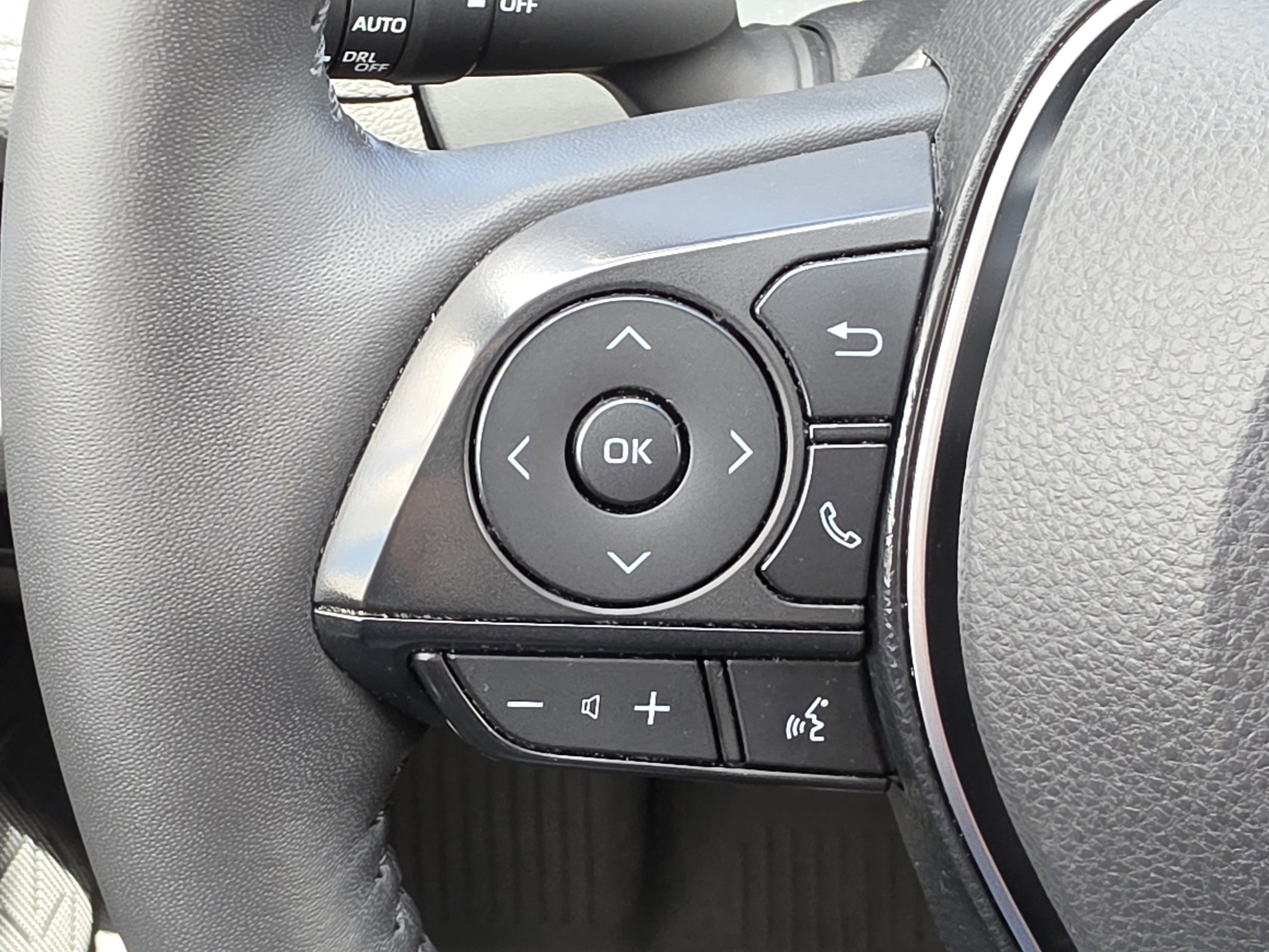 Used 2022 Toyota RAV4 XLE Premium AWD/4WD image 18