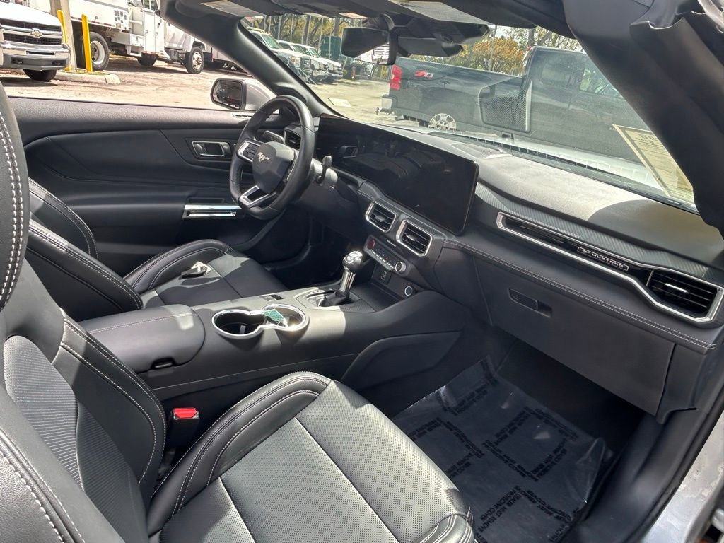Used 2025 Ford Mustang Premium RWD image 32