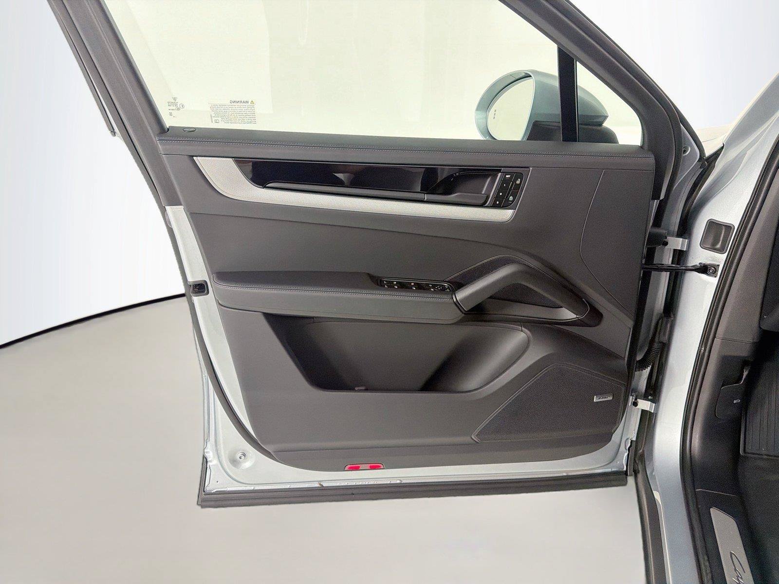 Certified 2025 Porsche Cayenne Coupe AWD/4WD image 6