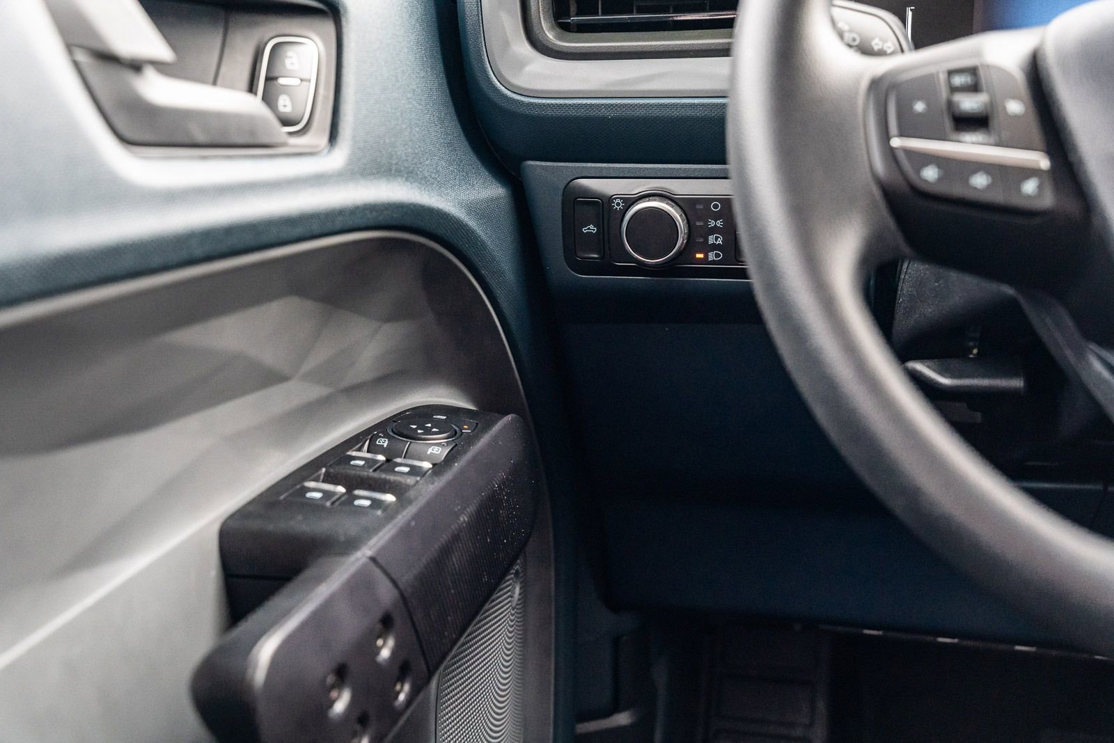 Used 2025 Ford Maverick XL w/ Equipment Group 102A image 27