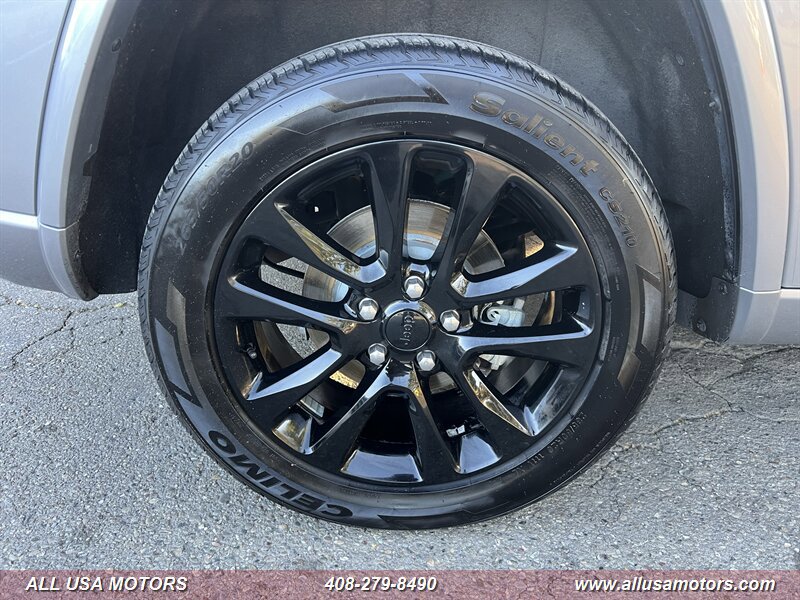 Used 2018 Jeep Grand Cherokee Altitude AWD/4WD image 13