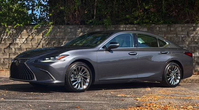 Certified 2025 Lexus ES 300h Ultra Luxury w/ Accessory Package (Z1) FWD image 10