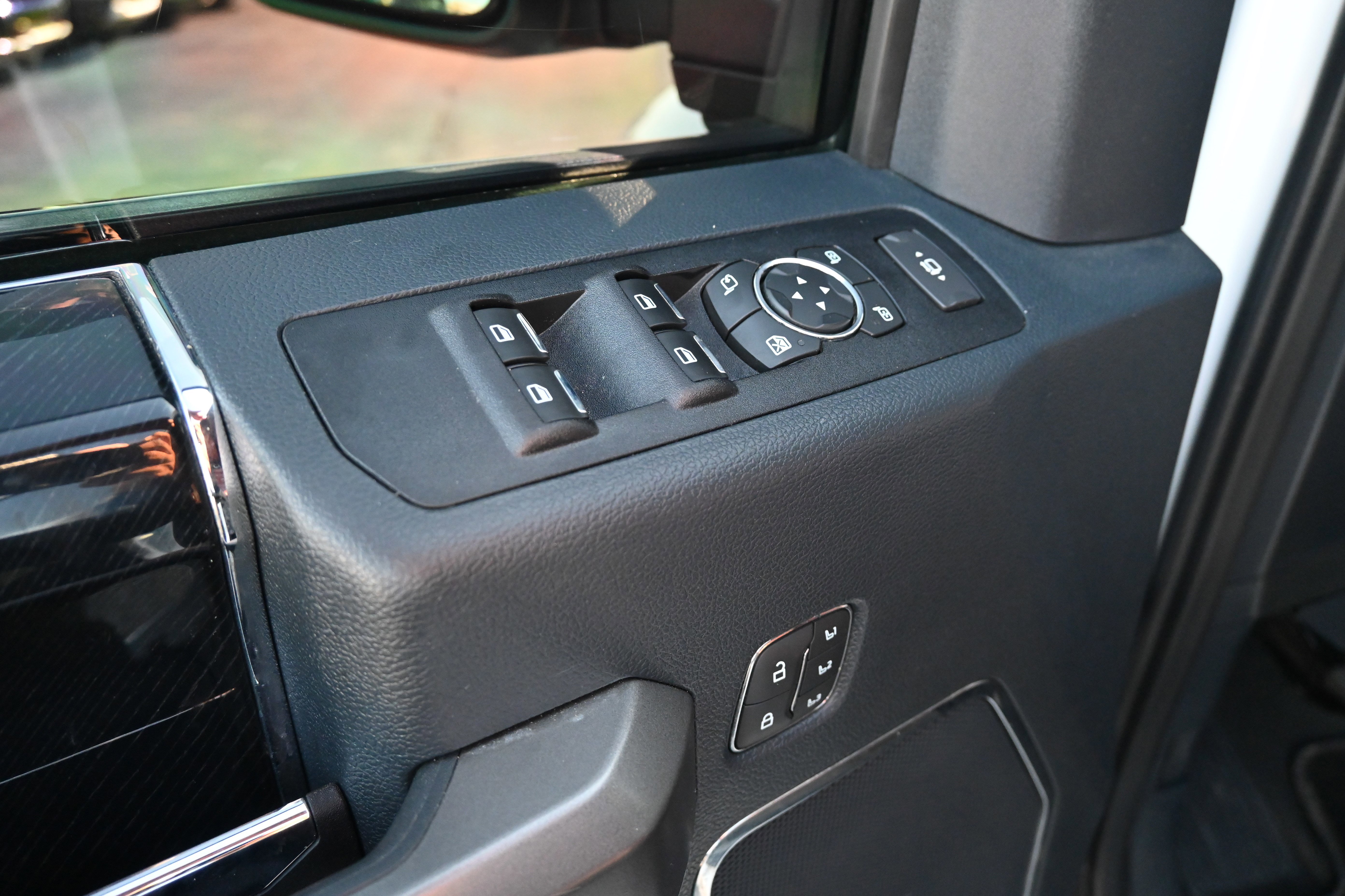 Used 2022 Ford F450 Platinum w/ FX4 Off-Road Package image 18