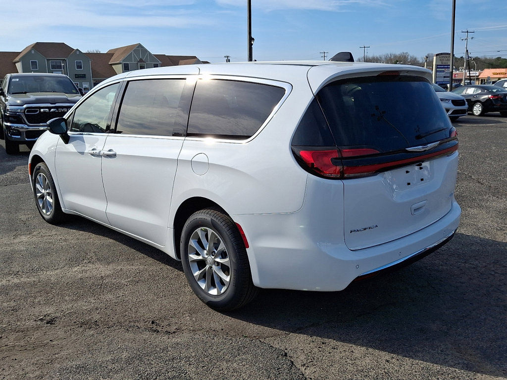 New 2026 Chrysler Pacifica Select AWD/4WD image 7
