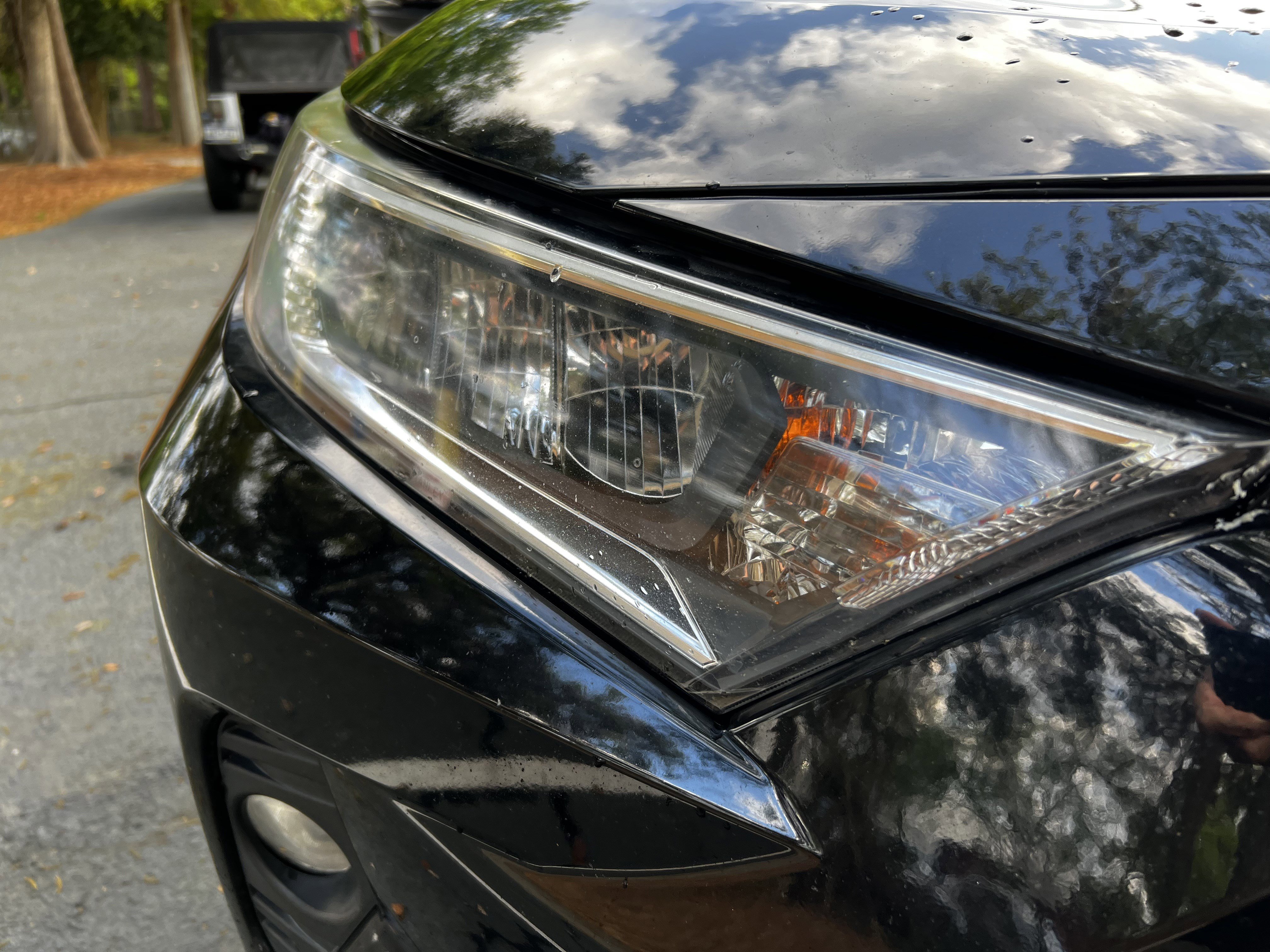 Used 2019 Toyota RAV4 XLE Premium image 12