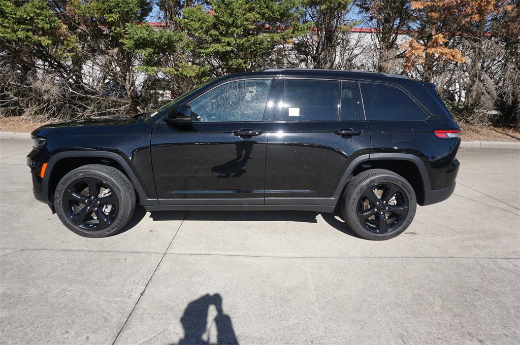 Used 2022 Jeep Grand Cherokee Altitude image 21