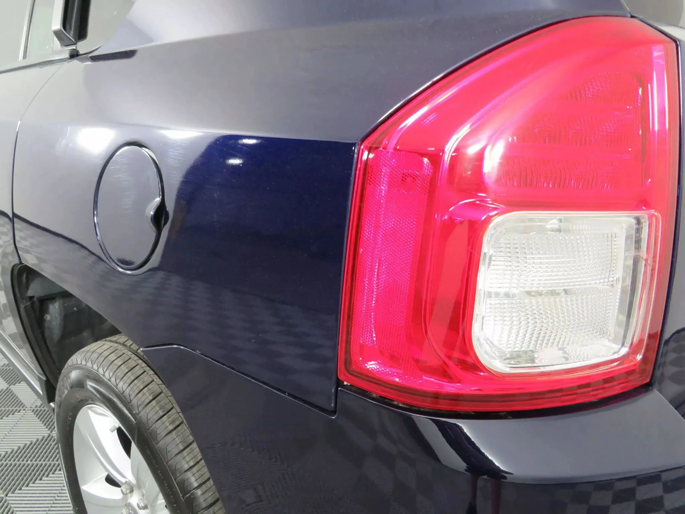 Used 2013 Jeep Compass Latitude w/ Sun/Sound Group FWD image 27