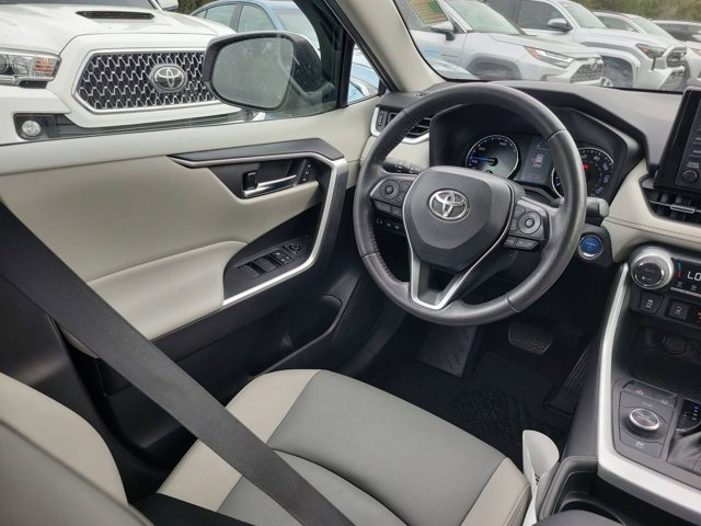 Used 2021 Toyota RAV4 XLE Premium image 22