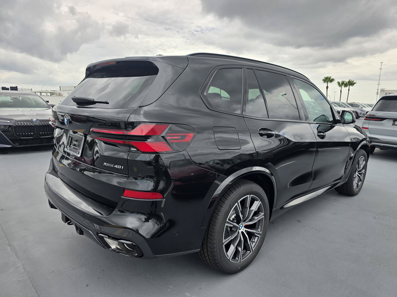 New 2026 BMW X5 xDrive40i w/ M Sport Package AWD/4WD image 11