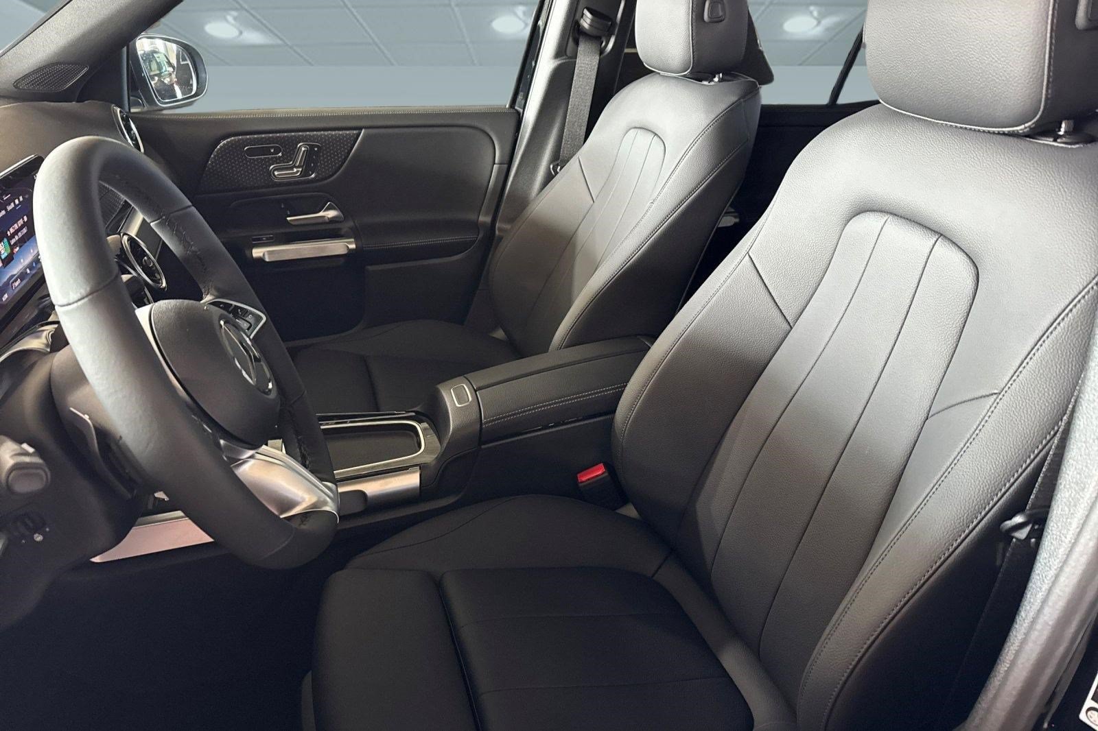 New 2026 Mercedes-Benz GLB 250 image 5