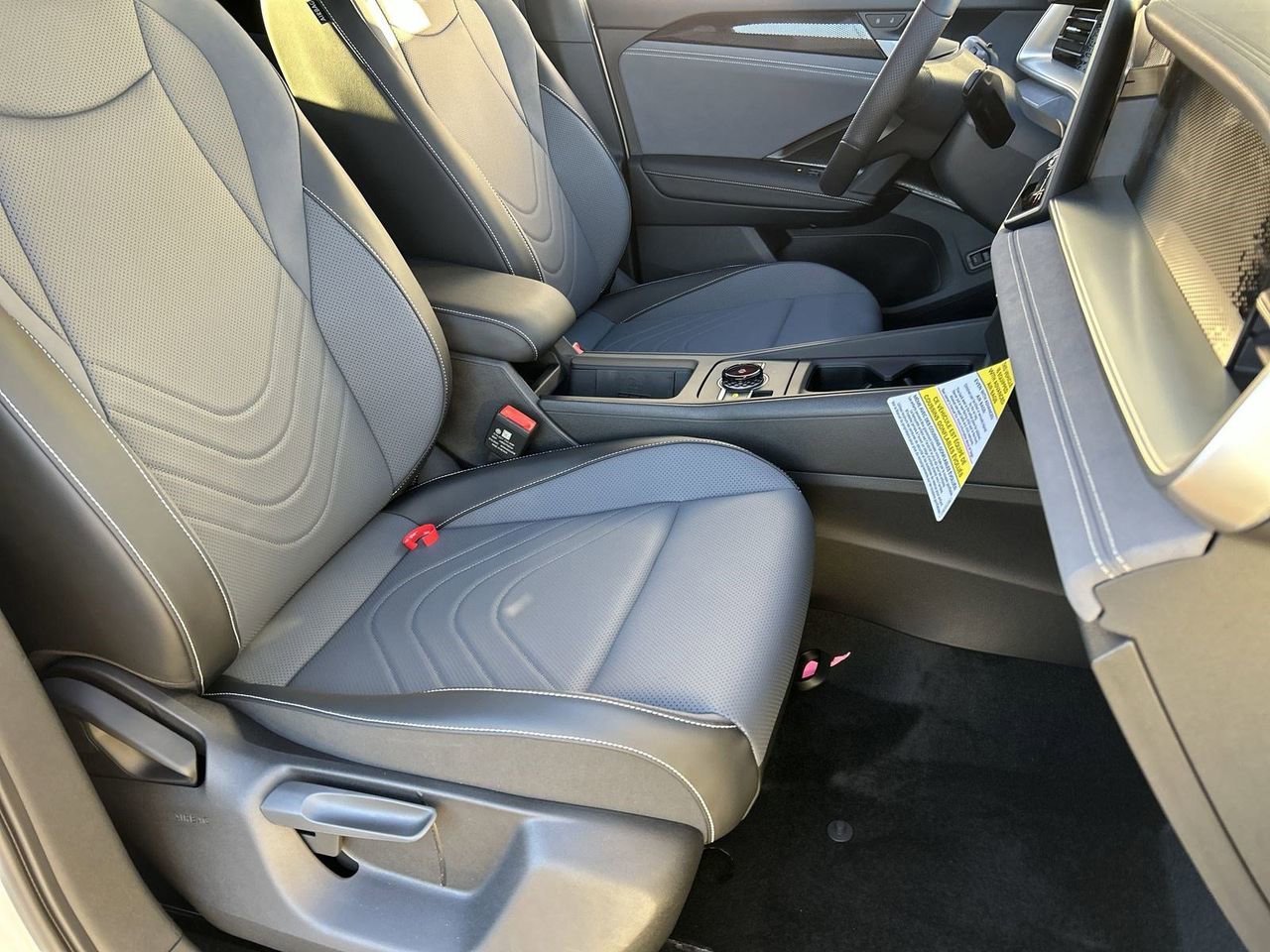 New 2026 Volkswagen Tiguan SE R-Line image 7