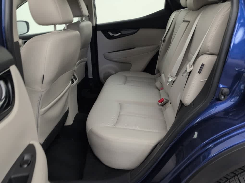 Used 2022 Nissan Rogue Sport SL w/ Premium Package FWD image 16