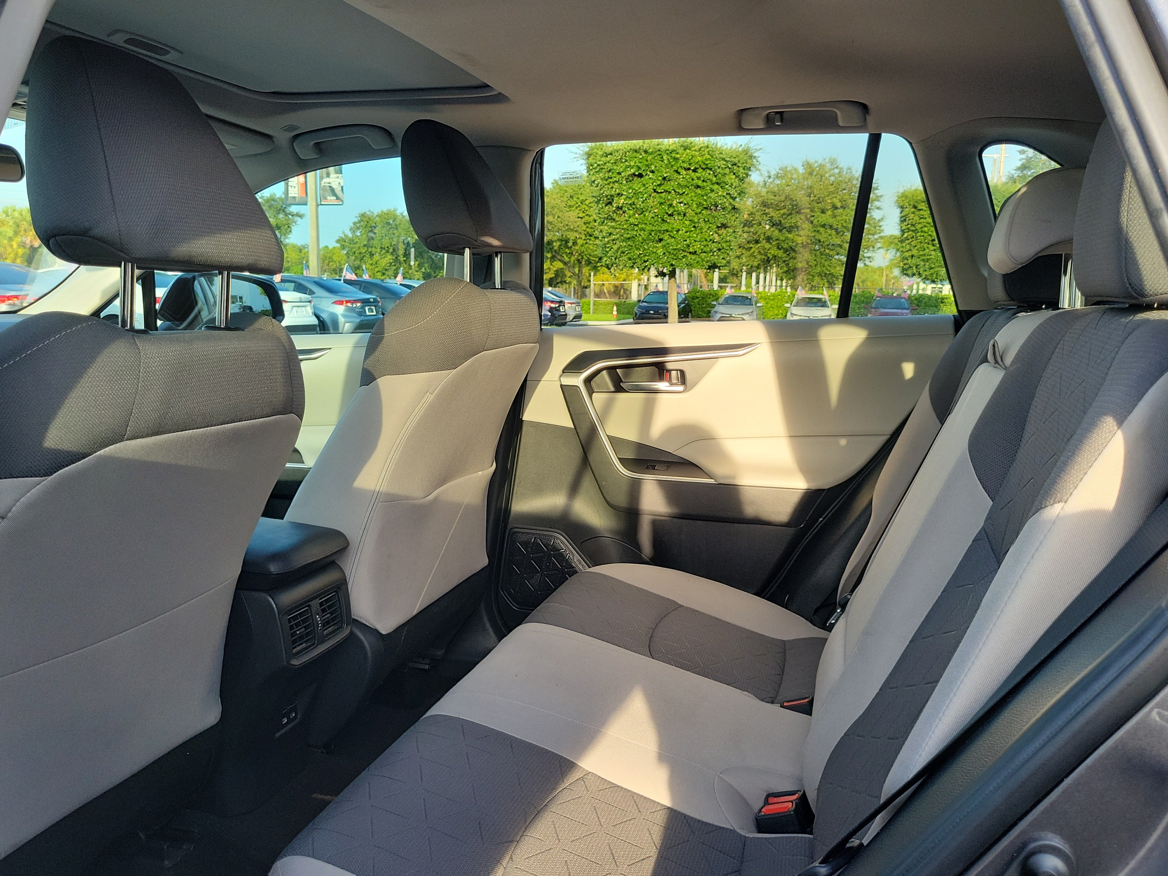 Used 2023 Toyota RAV4 XLE w/ Convenience Package FWD image 18