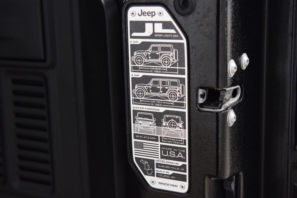 Used 2021 Jeep Wrangler Unlimited Sahara AWD/4WD image 24