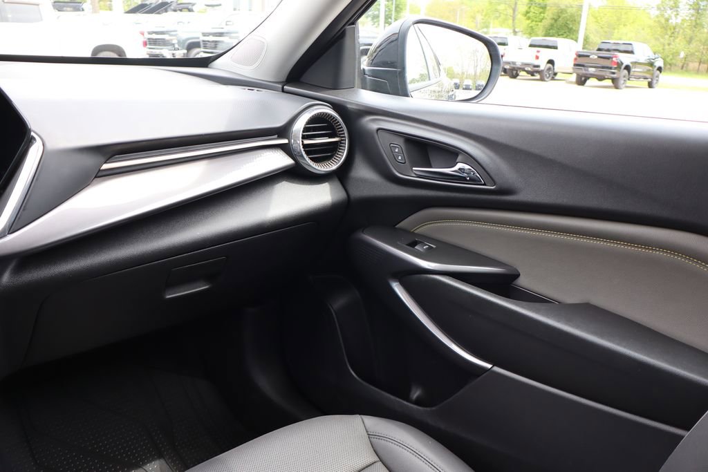 Used 2025 Chevrolet Trax ACTIV w/ Sunroof Package FWD image 39