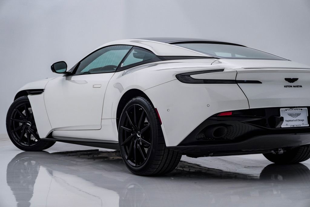 Used 2021 Aston Martin DB11 Coupe image 9