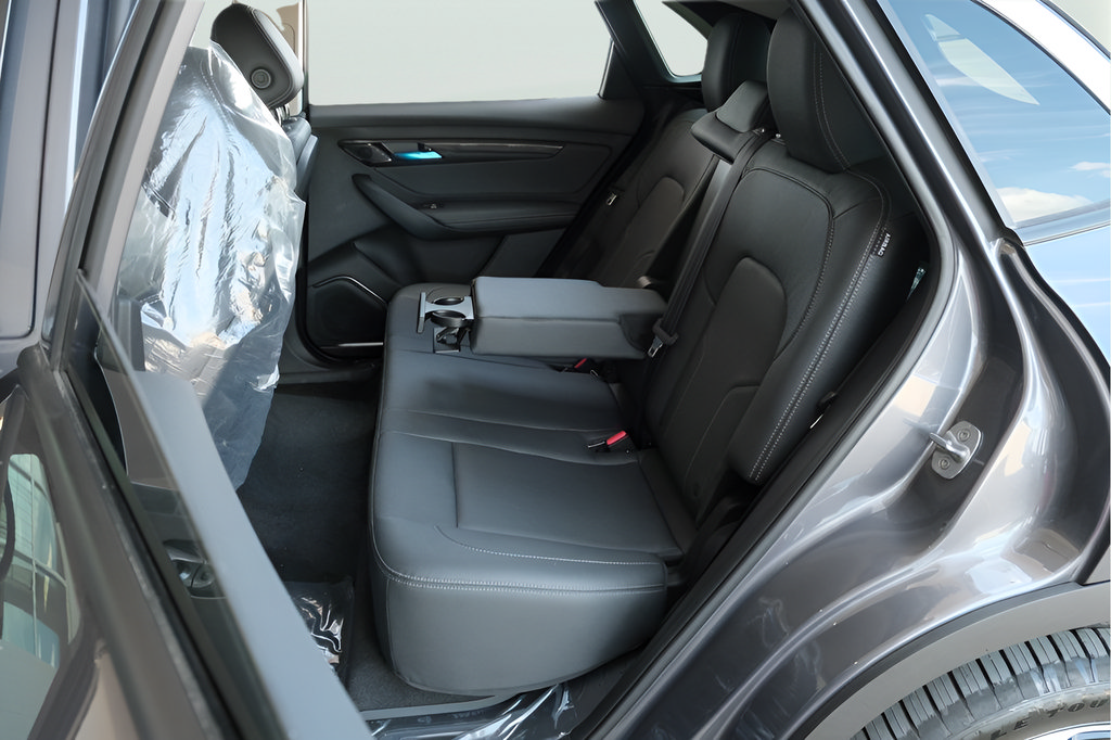 New 2025 VinFast VF 8 Eco AWD/4WD image 18