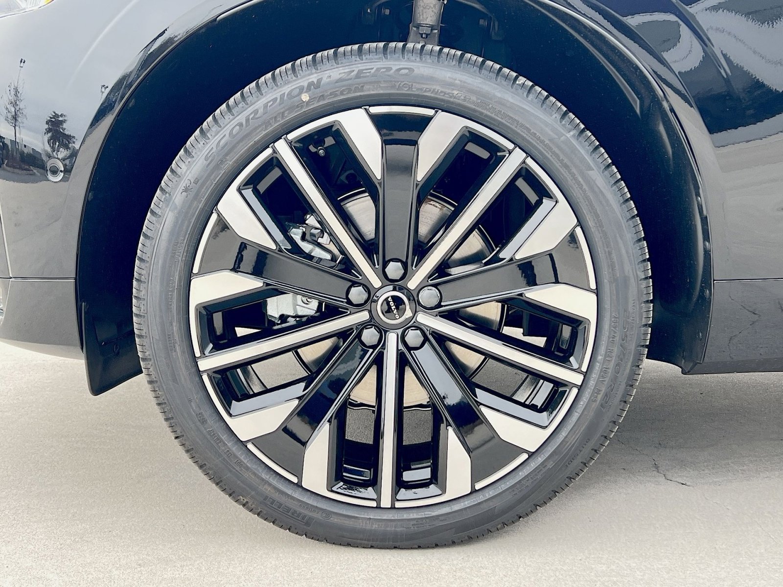 New 2026 Volvo XC60 B5 Ultra w/ Protection Package Premier image 12