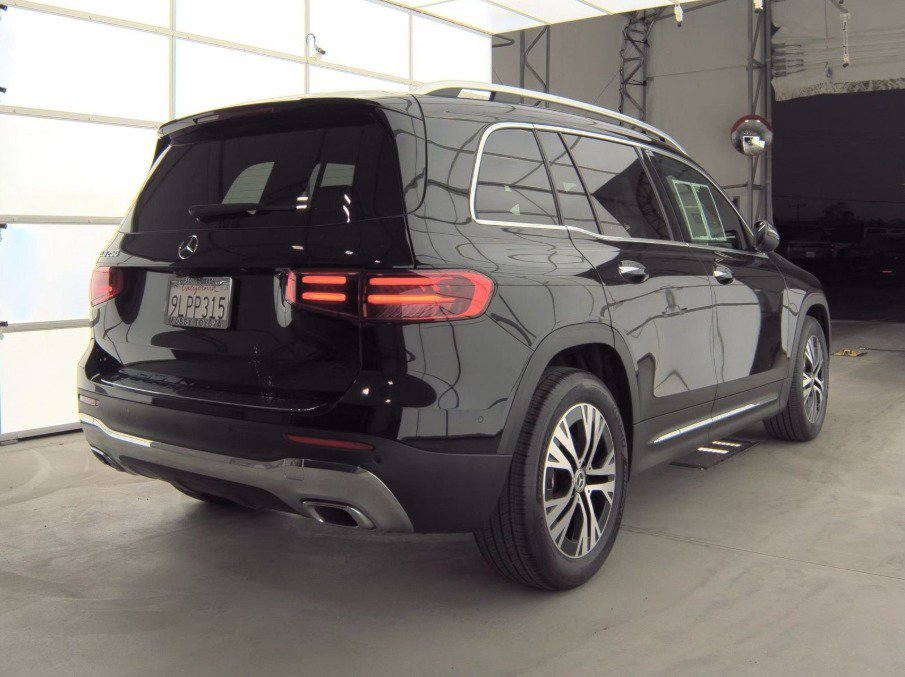 Used 2024 Mercedes-Benz GLB 250 image 2