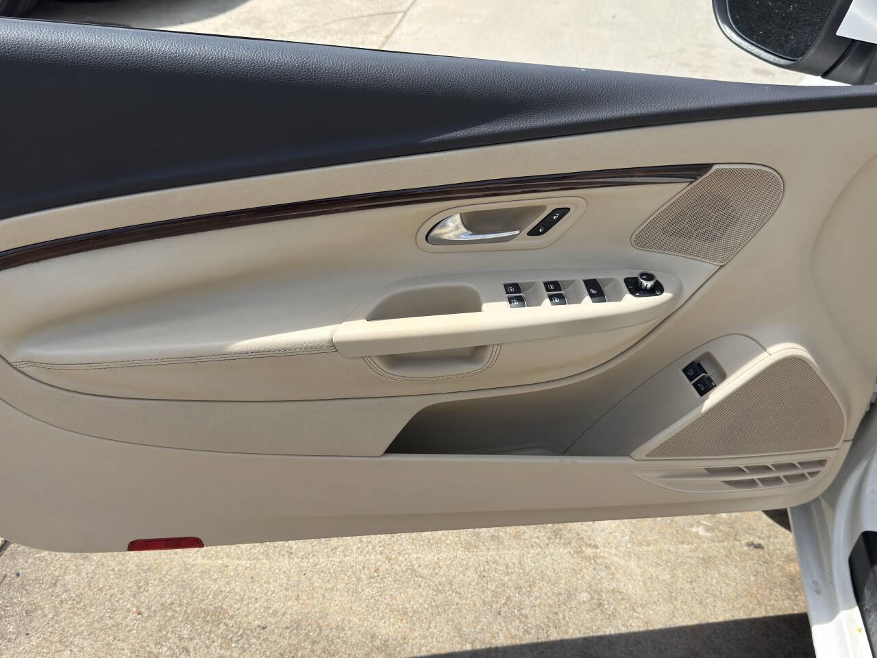 Used 2012 Volkswagen Eos Lux FWD image 19