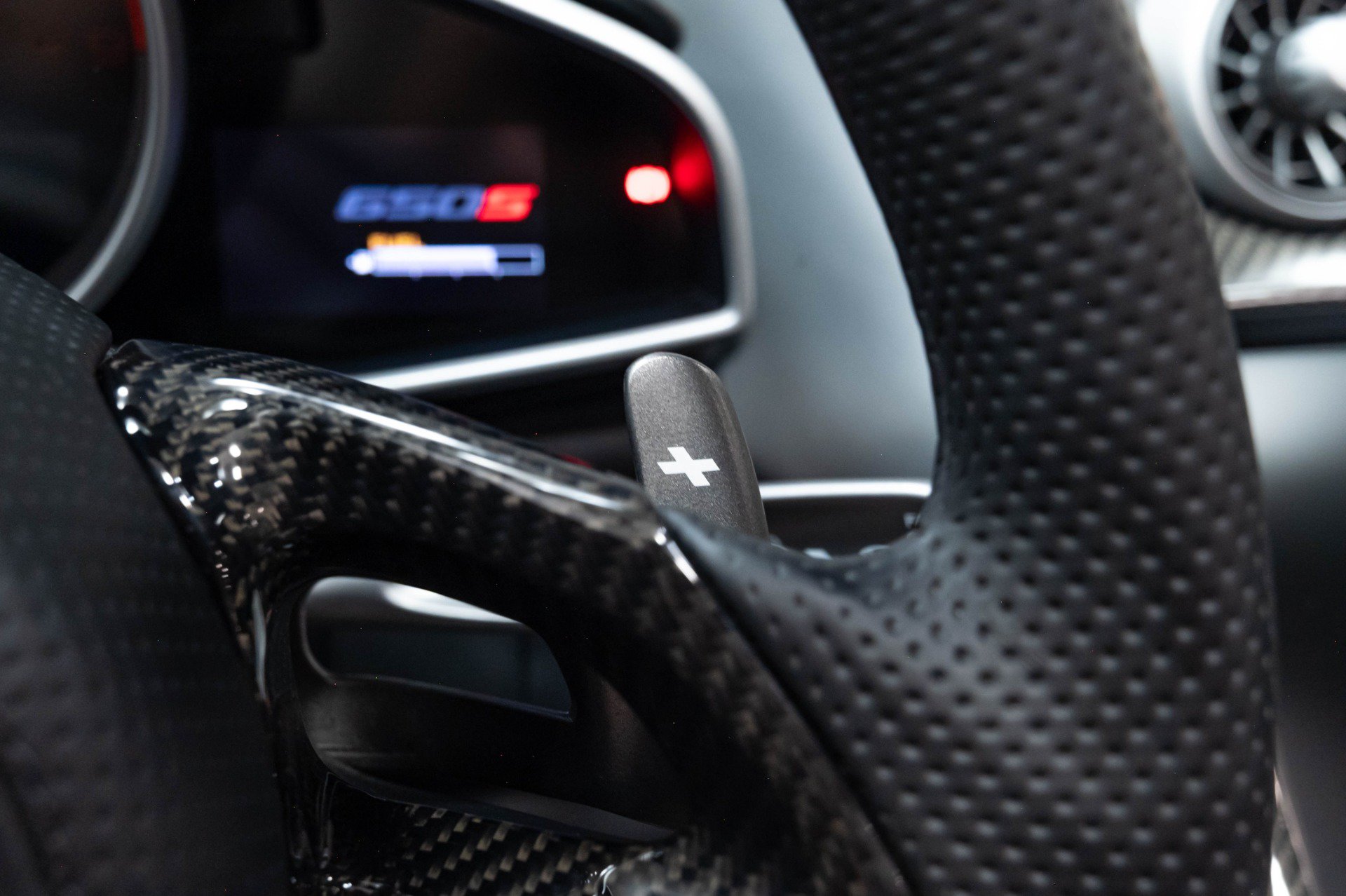 Used 2015 McLaren 650S Spider RWD image 39