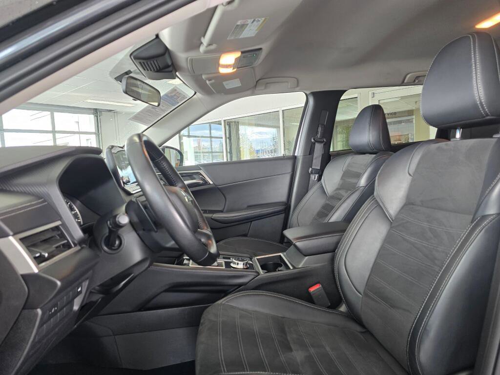 Used 2024 Mitsubishi Outlander SE image 24