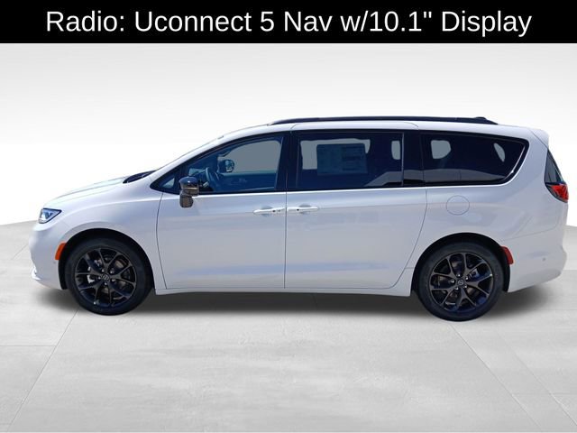New 2025 Chrysler Pacifica Limited image 6